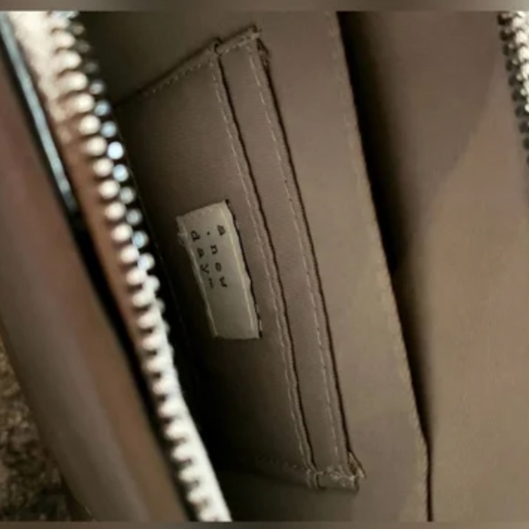 Bag & Wallet BUNDLE: TAHARI / IPSY / A NEW DAY - Picture 9 of 10